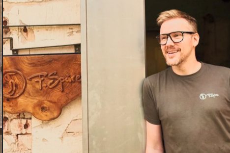 Fredrik outside the workshop by the Spåre sign